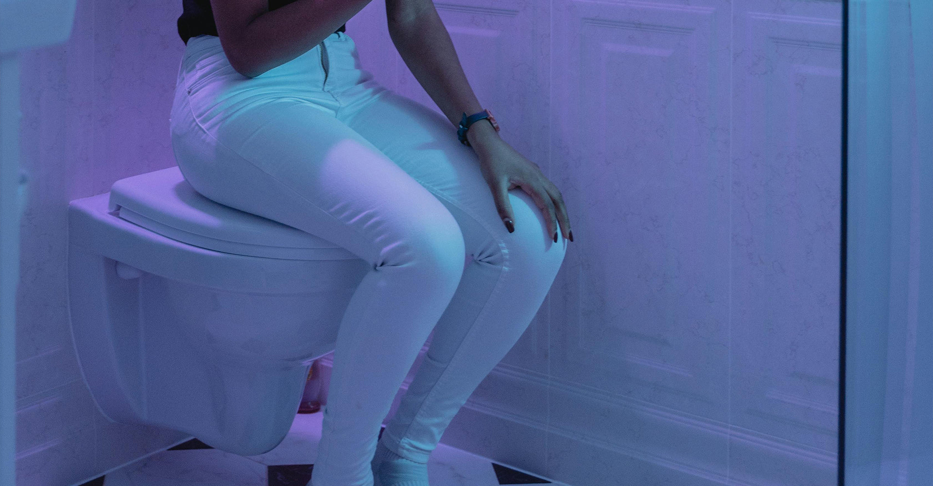 rimless wall hung toilet