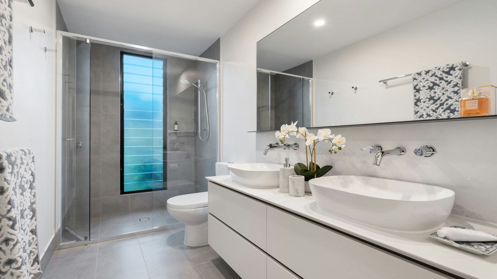 Glossy vs. Matte Countertop Basins – Which One to Choose?