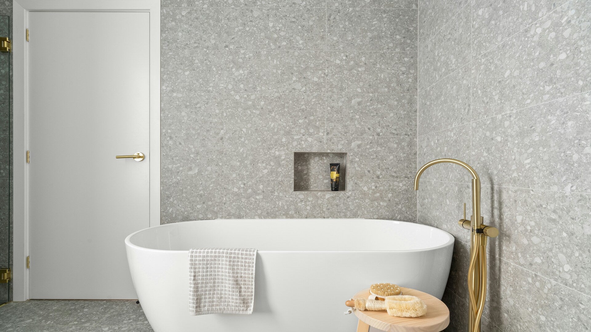 Quality Freestanding Baths: Durability & Compliance for Developers