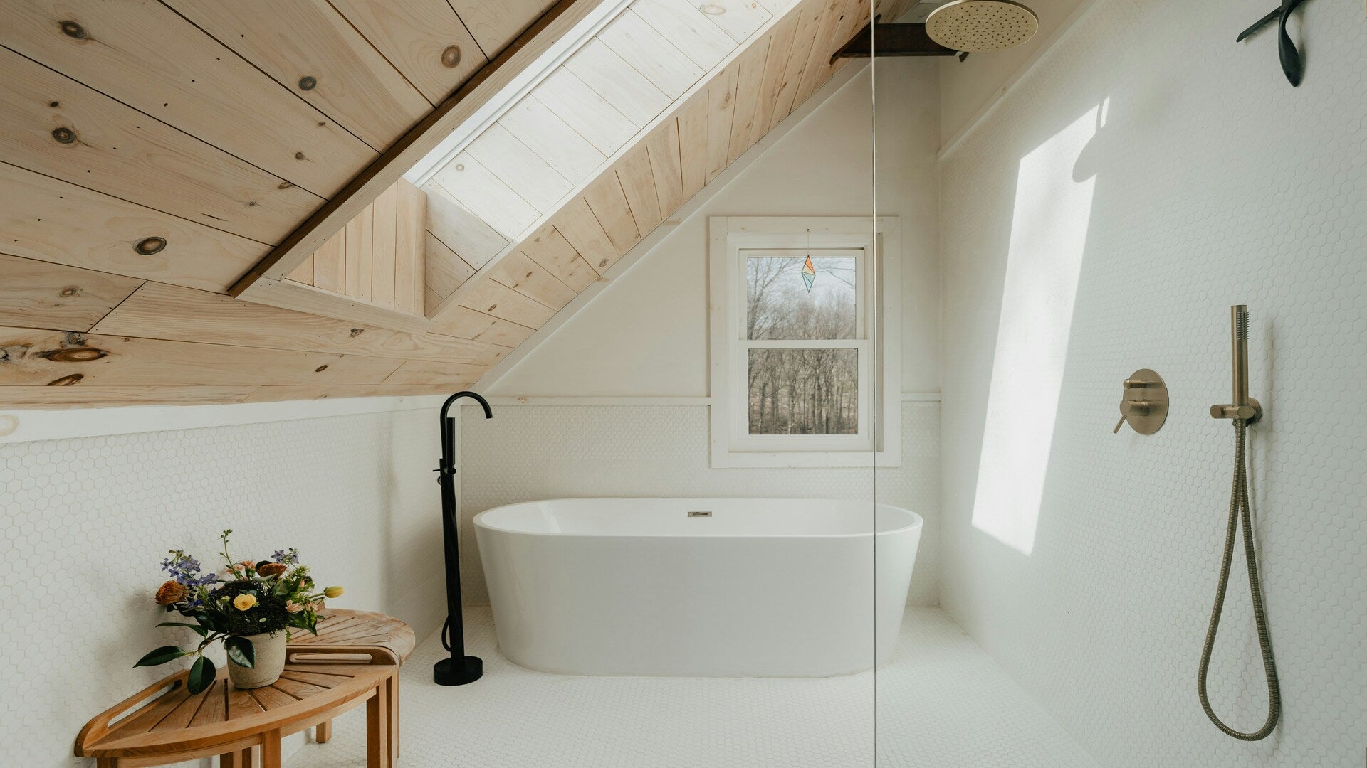 Eco-Friendly Freestanding Baths: Sustainable Luxury for Developers